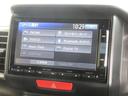 ナビゲーションはホンダ純正メモリーナビ VXM-152VFi が装着されております。AM、FM、CD、DVD再生、音楽録音再生、フルセグTV、Bluetoothがご使用いただけます。初めて訪れた場所で
