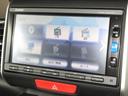 ナビゲーションはギャザズメモリーナビ（ＶＸＭ－１６４ＶＦｉ）を装着しております。ＡＭ、ＦＭ、ＣＤ、ＤＶＤ再生、Ｂｌｕｅｔｏｏｔｈ、フルセグＴＶがご使用いただけます。初めて訪れた場所でも安心ですね！
