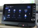 ナビゲーションはギャザズ９インチナビ（ＬＸＵ－２４２ＮＢｉ）を装着しております。ＡＭ、ＦＭ、ＣＤ、ＤＶＤ再生、Ｂｌｕｅｔｏｏｔｈ、音楽録音再生、フルセグＴＶがご使用いただけます。