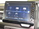 ナビゲーションはギャザズ８インチメモリーナビ（ＶＸＵ－１８５ＮＢｉ）を装着しております。ＡＭ、ＦＭ、ＣＤ、ＤＶＤ再生、Ｂｌｕｅｔｏｏｔｈ、音楽録音再生、フルセグＴＶがご使用いただけます。