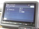 ナビゲーションはギャザズメモリーナビ(VXM-245ZFEi)が装着されております。AM、FM、フルセグTV、Bluetoothがご使用いただけます。初めて訪れた場所でも道に迷わず安心ですね!