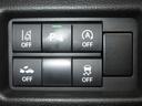 DSC(車両挙動安定化制御システム)とは、従来の車輪のロックを防ぐABS、車輪の空転を抑制するTCSに加え、クルマの横滑り、曲がるを制御し、走る・曲がる・止まるの全領域で安定性を確保するシステムです。