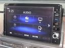 ナビゲーションはギャザズ10インチメモリーナビ(VXU-217DYi)を装着しております。AM、FM、CD、DVD再生、Bluetooth、音楽録音再生、フルセグTVがご使用いただけます。