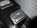 運転席&助手席シートヒーターが付いてます。寒い冬でもスイッチONで座面をあたたかくして、ドライブをさらに快適にしてくれます。HIとLOの2段階に温度設定が可能です。