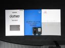 カギをバッグやポケットに入れたままでもドアロックの開閉やエンジン始動ができる『スマートキー』付き!暗くなってもキー穴を捜す必要が無くとっても便利ですから人気の装備です!