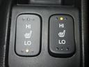 運転席＆助手席シートヒーターが付いてます。寒い冬でもスイッチＯＮで座面をあたたかくして、ドライブをさらに快適にしてくれます。ＨＩとＬＯの２段階に温度設定が可能です。