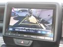 バックをするとき自動でリアの様子が映る『リアカメラ』付き！　ナビ画面で確認しながらバックができますから安心ですね。でも、目視も大切ですよ！安全第一でお願いします！