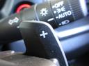 マニュアル車のような感覚で、ワインディングロードでも車を操れるパドルシフト付きです。長い下り坂でのエンジンブレーキや、高速道路の合流の際の加速も思いのままです。