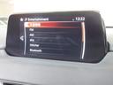 ナビゲーションはマツダ純正メモリーナビを装着しております。ＡＭ、ＦＭ、ＣＤ、ＤＶＤ再生、Ｂｌｕｅｔｏｏｔｈ、フルセグＴＶがご使用いただけます。初めて訪れた場所でも安心ですね！