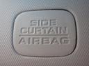 サイドカーテンエアバックシステムは、側面衝突時に大人から子供までさまざまな体格の乗員の頭部や頚部を広範囲で保護。特にセンターピラーへの頭部衝突を防ぐ展開性能を実現しています。
