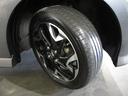 タイヤはヨコハマブルーアース２０２２年製がついています。そして足元を精悍に引き締めるホンダ純正１５インチアルミホイール、おしゃれは足元から、カッコイイですね！