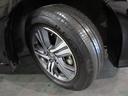タイヤはブリヂストンレグノ2025年製がついています。そして足元を精悍に引き締めるホンダ純正16インチアルミホイール、おしゃれは足元から、カッコイイですね!