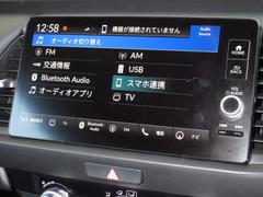 ナビゲーションはホンダコネクトディスプレイを装着しております。ＡＭ、ＦＭ、Ｂｌｕｅｔｏｏｔｈ、フルセグＴＶがご使用いただけます。初めて訪れた場所でも道に迷わず安心ですね！ 4