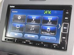 ナビゲーションはギャザズメモリーナビ（ＶＸＭ−２０４ＶＦｉ）を装着しております。ＡＭ、ＦＭ、ＣＤ、ＤＶＤ再生、Ｂｌｕｅｔｏｏｔｈ、音楽録音再生、フルセグＴＶがご使用いただけます。 3
