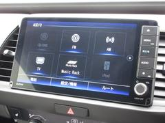 ナビゲーションはギャザズ９インチメモリーナビ（ＶＸＵ−２４５ＦＴｉ）が装着されております。ＡＭ、ＦＭ、ＣＤ、ＤＶＤ再生、音楽録音再生、フルセグＴＶ、Ｂｌｕｅｔｏｏｔｈがご使用いただけます。 3