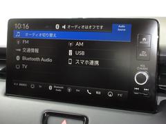 ナビゲーションはホンダコネクトディスプレイを装着しております。ＡＭ、ＦＭ、Ｂｌｕｅｔｏｏｔｈ、フルセグＴＶがご使用いただけます。初めて訪れた場所でも道に迷わず安心ですね！ 6