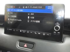 ナビゲーションはホンダコネクトディスプレイを装着しております。ＡＭ、ＦＭ、Ｂｌｕｅｔｏｏｔｈ、フルセグＴＶがご使用いただけます。初めて訪れた場所でも道に迷わず安心ですね！ 6