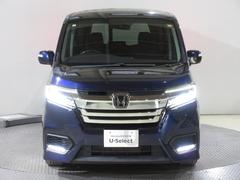 ハロゲンより明るく、より遠くまでさらなる安心感のあるＬＥＤヘッドライトを採用。照射軸の上下方向を自動調整するオートレベリング機構、点灯忘れも防止できるオートライトコントロール機構付きです。 7