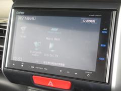 ナビゲーションはギャザズメモリーナビ（ＶＸＭ−１４５ＶＦｉ）を装着しております。ＡＭ、ＦＭ、ＣＤ、ＤＶＤ再生、Ｂｌｕｅｔｏｏｔｈ、音楽録音再生、フルセグＴＶがご使用いただけます。 6