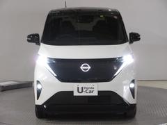 ハロゲンより明るく、より遠くまでさらなる安心感のあるＬＥＤヘッドライトを採用。照射軸の上下方向を自動調整するオートレベリング機構、点灯忘れも防止できるオートライトコントロール機構付きです。 7