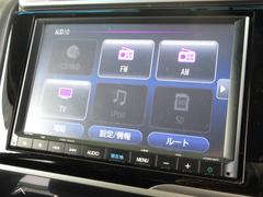 ナビゲーションはギャザズメモリーナビ（ＶＸＭ−１９５ＶＦＥｉ）を装着しております。ＡＭ、ＦＭ、ＣＤ、ＤＶＤ再生、Ｂｌｕｅｔｏｏｔｈ、フルセグＴＶがご使用いただけます。初めて訪れた場所でも安心ですね！ 7