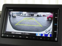 バックをするとき自動でリアの様子が映る『リアカメラ』付き！ナビ画面で確認しながらバックができますから安心ですね。でも、目視も大切ですよ！安全第一でお願いします！ 6