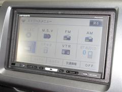 ナビゲーションはパイオニアＨＤＤナビ（ＡＶIntercooler−ＨＲＺ９００）を装着しております。ＡＭ、ＦＭ、ＣＤ、ＤＶＤ再生、音楽録音再生、フルセグＴＶがご使用いただけます。初めて訪れた場所でも安心ですね！ 2