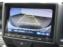 バックをするとき自動でリアの様子が映る『リアカメラ』付き！　ナビ画面で確認しながらバックができますから安心ですね。でも、目視も大切ですよ！安全第一でお願いします！ 3