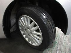 足元を精悍に引き締めるホンダ純正１４インチアルミホイール、おしゃれは足元から、カッコイイですね！他にも見たいところ、知りたいことなどございましたらお気軽にお問い合わせくださいませ。 6
