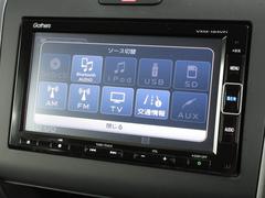 ギャザズメモリーナビ（ＶＸＭ−１８４ＶＦｉ）が装着されております。ＡＭ、ＦＭ、ＣＤ、ＤＶＤ再生、フルセグＴＶ、Ｂｌｕｅｔｏｏｔｈがご使用いただけます。初めて訪れた場所でも道に迷わず安心ですね！ 4