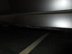 この車両は左サイドシェルガーニッシュ右下部にＡ４超えサイズの傷が有ります。こちらは現状での販売となります。ご希望であれば当社にて板金修理を行うことも可能です。詳しくは担当営業までご相談下さいませ。 5