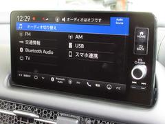 ナビゲーションはホンダコネクトディスプレイを装着しております。ＡＭ、ＦＭ、Ｂｌｕｅｔｏｏｔｈ、フルセグＴＶがご使用いただけます。初めて訪れた場所でも道に迷わず安心ですね！ 2