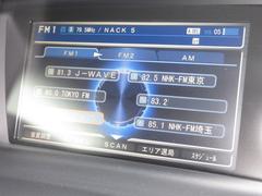 ナビゲーションはホンダ純正ＨＤＤナビを装着しております。ＡＭ、ＦＭ、ＣＤ、ＤＶＤ再生、フルセグＴＶ、Ｂｌｕｅｔｏｏｔｈ、音楽録音再生がご使用いただけます。初めて訪れた場所でも安心ですね！ 2