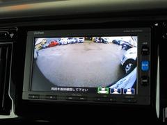 バックをするとき自動でリアの様子が映る『リアカメラ』付き！画面で確認しながらバックができますから安心ですね。でも、目視も大切ですよ！安全第一でお願いします！ 7