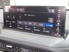 ホンダ純正ディスプレイオーディオを装着しております。ＡＭ、ＦＭ、Ｂｌｕｅｔｏｏｔｈ、フルセグＴＶがご使用いただけます。初めて訪れた場所でも道に迷わず安心ですね！ 2