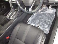 Ｈｏｎｄａアクセス純正の新品フロアマット付きです。フレッシュなマットで快適なカーライフをお過ごしくださいませ。 5