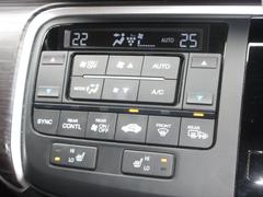 左右だけじゃなく後席温度調整まで出来るプラズマクラスター搭載フルオートエアコン。 6