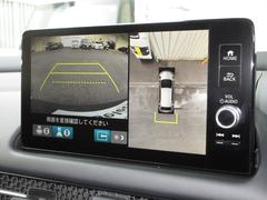 運転をしやすくする多彩な視界を手に入れるシステム。「見通しの悪い交差点での発進」「料金所などへの幅寄せ」「バック駐車」「縦列駐車」といった、多くの人が苦手意識を持ちやすいシーンで効果を発揮します。 4