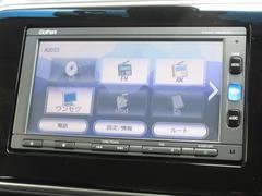 ナビゲーションはギャザズメモリーナビ（ＶＸＭ−１６４ＣＳｉ）を装着しております。ＡＭ、ＦＭ、ＣＤ、Ｂｌｕｅｔｏｏｔｈ、ワンセグＴＶがご使用いただけます。初めて訪れた場所でも安心ですね！ 3