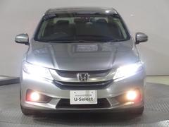 ハロゲンより明るく、より遠くまでさらなる安心感のあるＬＥＤヘッドライトを採用。照射軸の上下方向を自動調整するオートレベリング機構、点灯忘れも防止できるオートライトコントロール機構付きです。 6