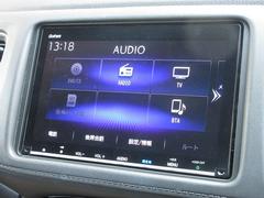 ナビゲーションはギャザズ８インチメモリーナビ（ＶＸＭ−１８７ＶＦＥｉ）を装着しております。ＡＭ、ＦＭ、ＣＤ、ＤＶＤ再生、Ｂｌｕｅｔｏｏｔｈ、音楽録音再生、フルセグＴＶがご使用いただけます。 2