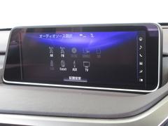 ナビゲーションはレクサス純正ＳＤナビを装着しております。ＡＭ、ＦＭ、ＣＤ、ＤＶＤ再生、Ｂｌｕｅｔｏｏｔｈ、音楽録音再生、フルセグＴＶがご使用いただけます。初めて訪れた場所でも安心ですね！ 4
