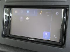 スズキ純正ディスプレイオーディオ（ＰＶＨ−９３００ＤＶＳＺＳ）はＣＤプレーヤー、Ｂｌｕｅｔｏｏｔｈ、ＡＭ／ＦＭチューナー付です。お好みの音楽を聞きながらのドライブは楽しさ倍増ですね！ 4