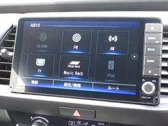 ナビゲーションはギャザズ９インチメモリーナビ（ＶＸＵ−２４５ＦＴｉ）が装着されております。ＡＭ、ＦＭ、ＣＤ、ＤＶＤ再生、音楽録音再生、フルセグＴＶ、Ｂｌｕｅｔｏｏｔｈがご使用いただけます。 2