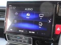 ナビゲーションはギャザズ１０インチメモリーナビ（ＶＸＵ−２２７ＳＷｉ）を装着しております。ＡＭ、ＦＭ、ＣＤ、ＤＶＤ再生、Ｂｌｕｅｔｏｏｔｈ、音楽録音再生、フルセグＴＶがご使用いただけます。 2