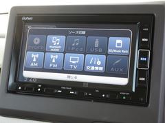 ナビゲーションはギャザズメモリーナビ（ＶＸＭ−２０４ＶＦｉ）を装着しております。ＡＭ、ＦＭ、ＣＤ、ＤＶＤ再生、Ｂｌｕｅｔｏｏｔｈ、音楽録音再生、フルセグＴＶがご使用いただけます。 2