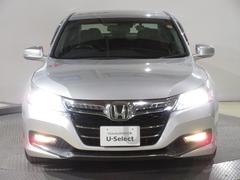 ハロゲンより明るく、より遠くまでさらなる安心感のあるＬＥＤヘッドライトを採用。照射軸の上下方向を自動調整するオートレベリング機構、点灯忘れも防止できるオートライトコントロール機構付きです。 7
