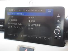 ナビゲーションはホンダコネクトディスプレイが装着されております。ＡＭ、ＦＭ、フルセグＴＶ、Ｂｌｕｅｔｏｏｔｈがご使用いただけます。初めて訪れた場所でも道に迷わず安心ですね！ 2