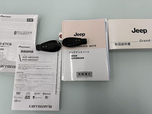 ラレード　４ＷＤ　ユーザー買取　ディーラー車　右ハンドル　１オーナー車　パイオニア社製ナビＴＶ　ブルートゥースオーディオ　バックカメラ　Ｆ＆Ｓカメラ　ＥＴＣ　リフトアップ１．５インチ　ＫＭＣ２０インチＡＷ(20枚目)