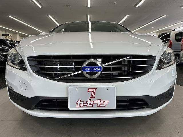 Ｖ６０ Ｔ４　ＳＥ　正規輸入車　ユーザー買取　禁煙　１オナ車　純正ナビ　バックカメラ　ＥＴＣ　黒革パワーシート＆ヒーター　ＨＩＤヘッドライト　キーフリー　Ｐスタート　アダプティブクルーズコントロール　衝突被害軽減ブレーキ（12枚目）